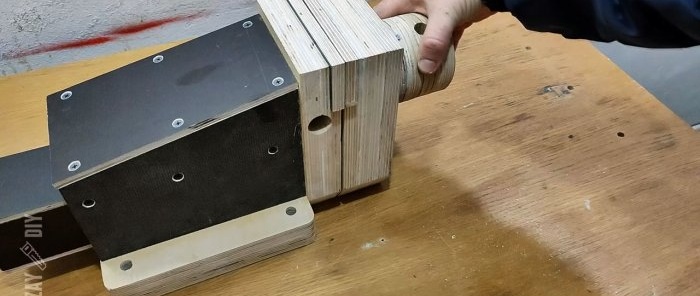 Hur man gör ett kraftfullt skruvstycke av plywood och en domkraft
