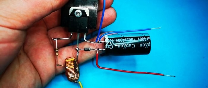 Soldar los cables del condensador de diodo.
