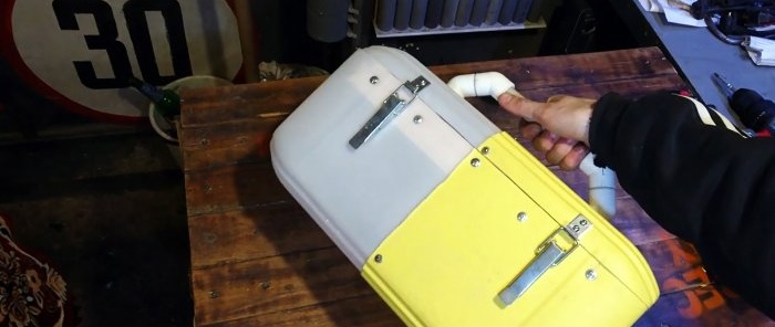 Paano gumawa ng isang malaking tool box mula sa mga plastik na lata