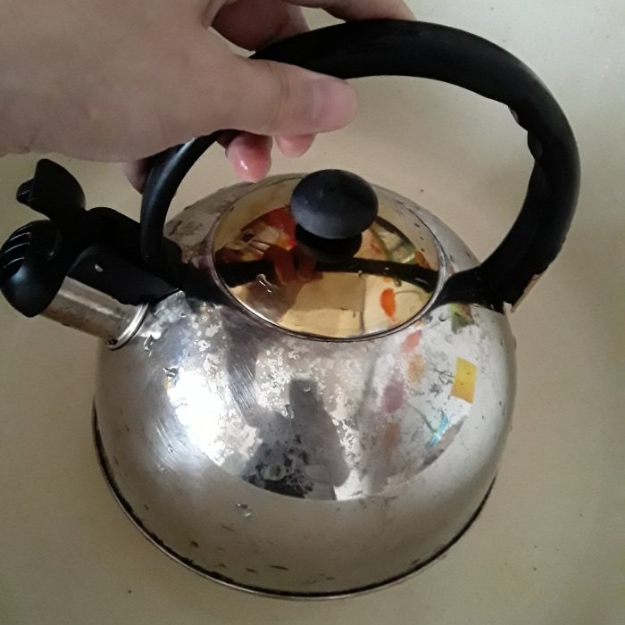 Clean kettle without carbon deposits