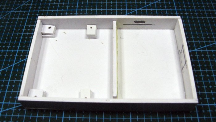 Sådan laver du en PVC-kasse til ESR T4-tester og strømforsyning til liion