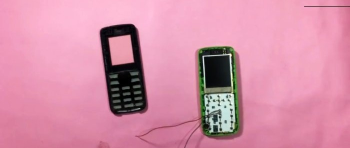 Hvordan lage et sikkerhetssystem med en bevegelsessensor fra en gammel mobiltelefon