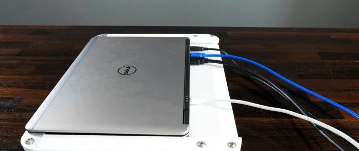 Jak zrobić stację dokującą do laptopa bez ciągłego podłączania wiązek przewodów