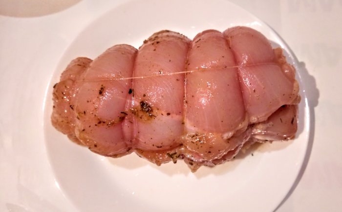Το παστράμι με στήθος κοτόπουλου είναι μια υγιεινή αντικατάσταση για το λουκάνικο που αγοράζεται στο κατάστημα σε μια ώρα ενεργού μαγειρέματος.