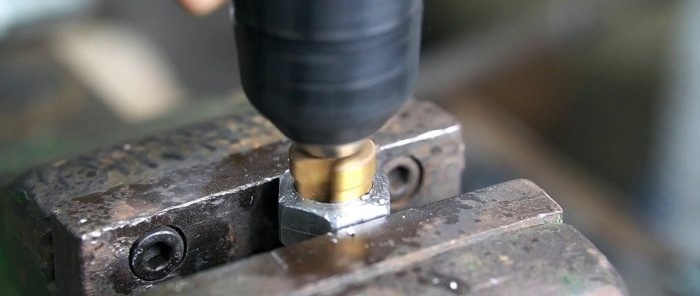 Cómo hacer un extractor para cojinetes ciegos a partir de un ancla con un martillo inverso