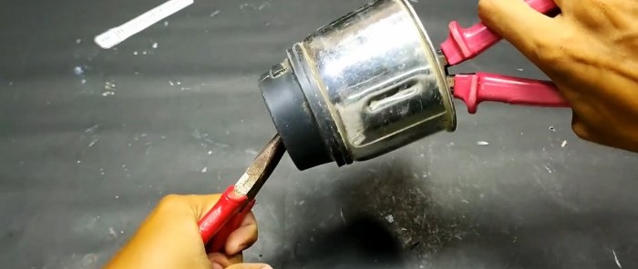 Napakahusay na homemade water pump mula sa isang lumang blender