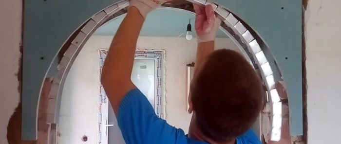 Cómo hacer un arco con placas de yeso.