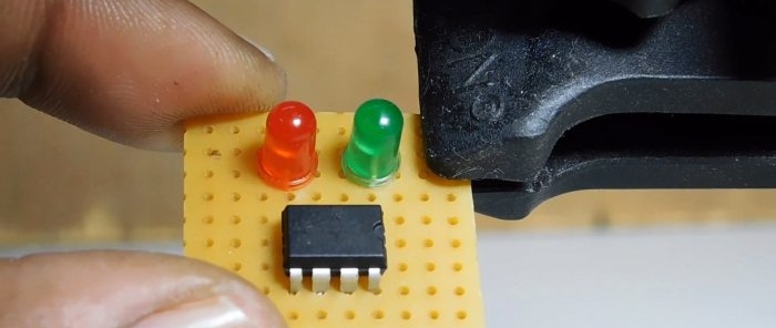 Paano gumawa ng simpleng charging current indicator para sa isang Li-ion na baterya