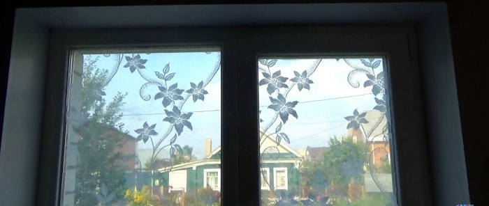 Per què posar tul a les finestres en lloc de persianes? Consell màgic per als primers pisos