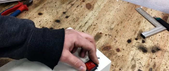 Hvordan bruke en skrutrekker med tomt batteri