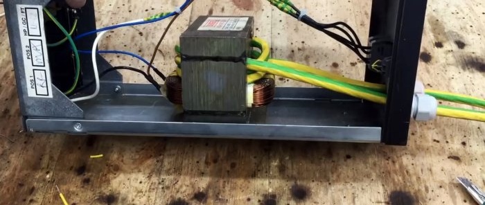 Jak vyrobit výkonnou kontaktní páječku z mikrovlnného transformátoru