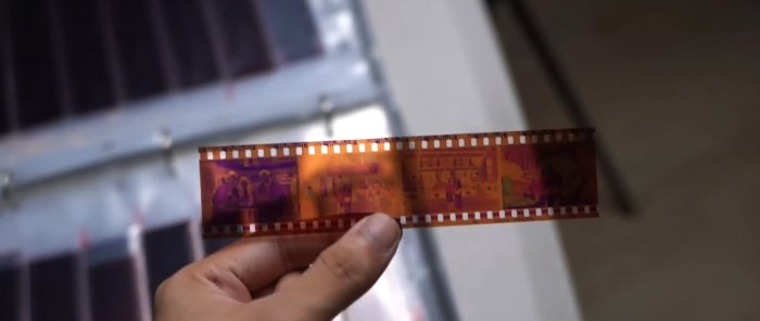 Cum să digitalizați filmul fotografic folosind un scanner și un smartphone de casă