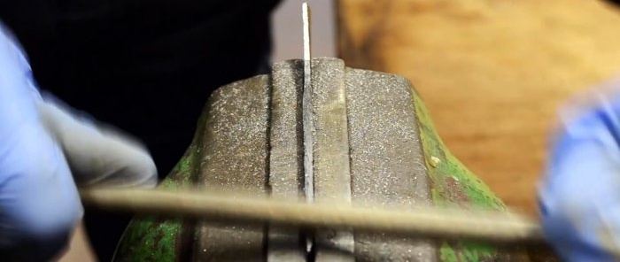 كيفية صنع القاطع من ملعقة قديمة