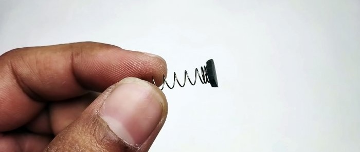 Hvordan lage en miniatyrkompressor fra en sprøyte og en maskingirkasse