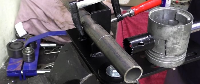 Kā izmantot vecās automašīnu daļas, lai izveidotu perfektu cauruļu griezēju savienošanai jebkurā leņķī