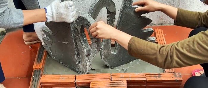 Kā izveidot terases galdu ar cementa gulbjiem