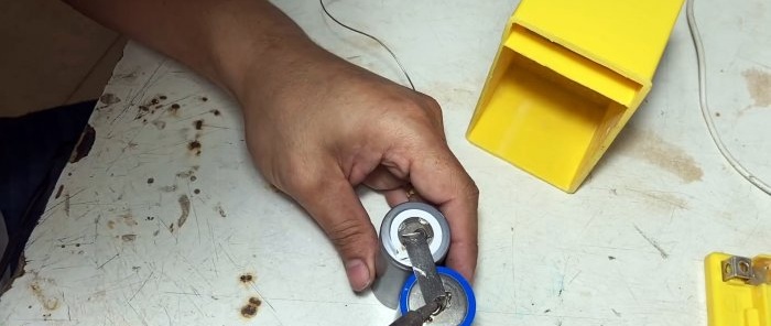 Hur man konverterar ett 12V blybatteri till ett litiumjonbatteri