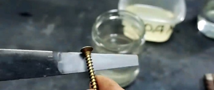 A way to coat steel with zinc without electrolysis at home