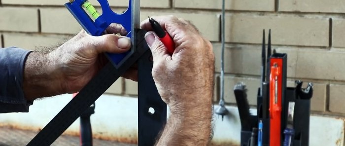 Cách làm tay nắm cửa kiểu gác xép từ dải thép và miếng gia cố