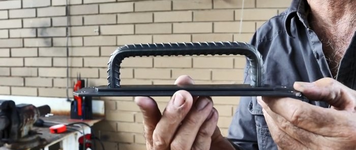 How to make a loft-style door handle from steel strips and a piece of reinforcement