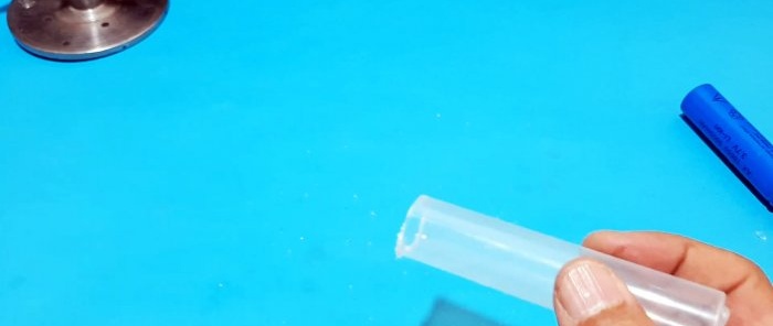 How to make a simple 5000 mAh Power Bank from a syringe