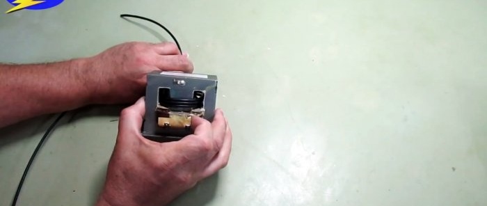 Ako vyrobiť nabíjačku autobatérií z mikrovlnnej rúry