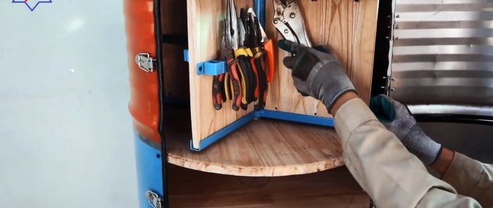 Sådan laver du et mobilt værktøjsopbevaringsskab af en ståltønde