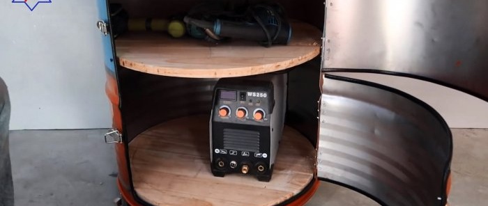 Как да направите мобилен шкаф за съхранение на инструменти от стоманен варел