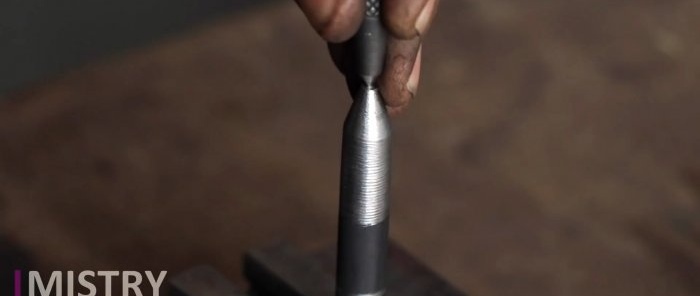 Cách làm bút ghi kim loại từ bu lông và mũi khoan