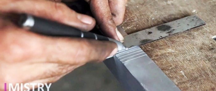 Jak vyrobit kovovou rýhu ze šroubu a vrtáku