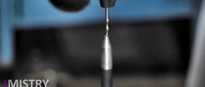 Cum să faci un grafit de metal dintr-un șurub și un burghiu
