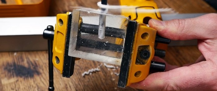 Πώς να χρησιμοποιήσετε τα υπολείμματα ενός αποξηραμένου κυλίνδρου με αφρό πολυουρεθάνης Κατασκευάζοντας μια απλή συσκευή