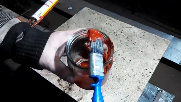 Metal, beton, ahşap ve hatta plastik için su geçirmez boya nasıl yapılır