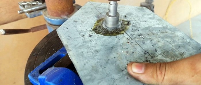 How to make a simple garden auger from a sheet of steel