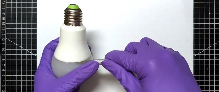 Com utilitzar una planxa per substituir un LED cremat en una làmpada LED