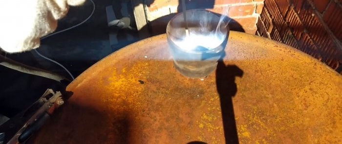 Bếp đốt lâu tiết kiệm cho nhà kính làm từ thùng