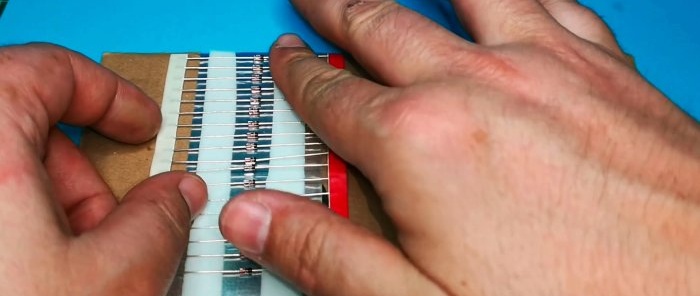 Hoe maak je een zonnebatterij van diodes?