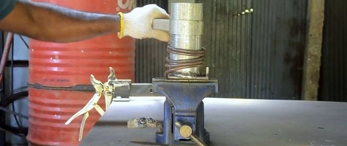 Cómo hacer una máquina dobladora de anillos manual a partir de un tubo y un perfil.