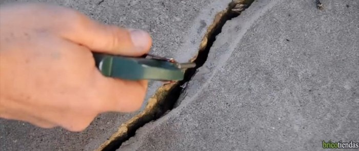 Come riparare una crepa nel cemento in un muro o in un pavimento