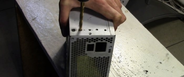 Bilgisayarın güç kaynağı kutusundan odun talaşı sobası