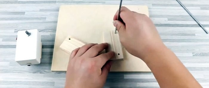 كيفية صنع آلة قطع لوحات الدوائر المصغرة