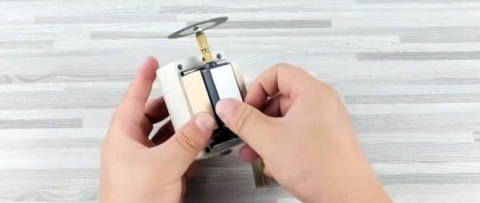 Cum să faci o mașină de tăiat mini circuite