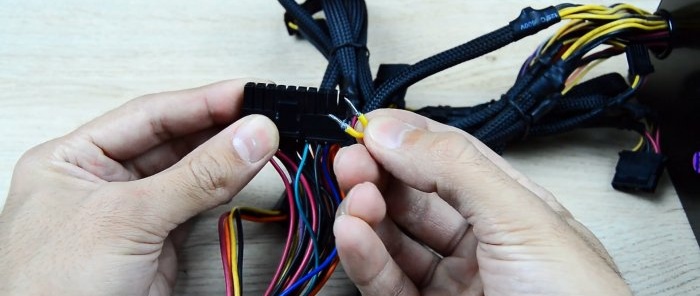 Как да конвертирате 220 V отвертка с помощта на компютър