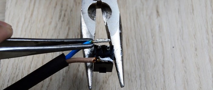 Hvordan konvertere en 220 V skrutrekker ved hjelp av en datamaskinenhet