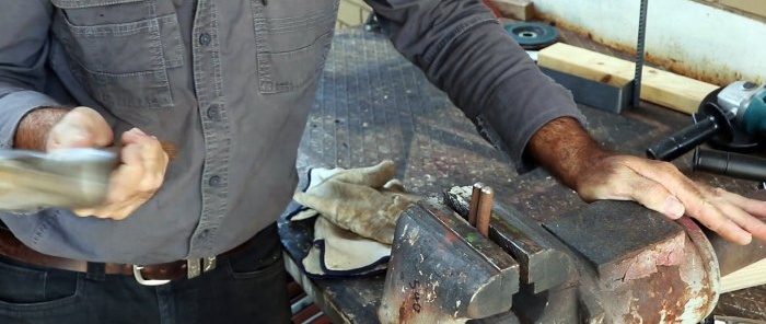 Ako si vyrobiť pohodlný nástenný stojan na uloženie uhlových brúsok a kotúčov