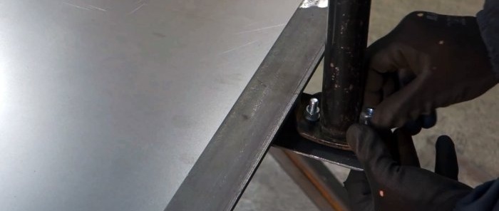 Как да направите скара с цилиндър за запалване и повдигаща решетка на базата на крик за кола