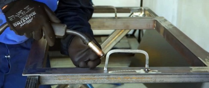 איך מכינים גריל עם צילינדר הצתה ושבכת הרמה על בסיס ג'ק לרכב