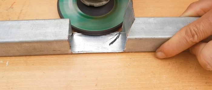 Cómo hacer una conexión de esquina de tres tubos perfilados sin soldar