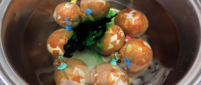 Marmorfarging av egg til påske trinn for trinn oppskrift