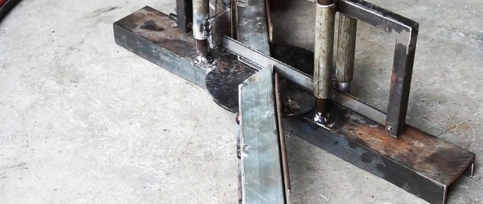 Kotak miter boleh laras DIY dengan gergaji besi